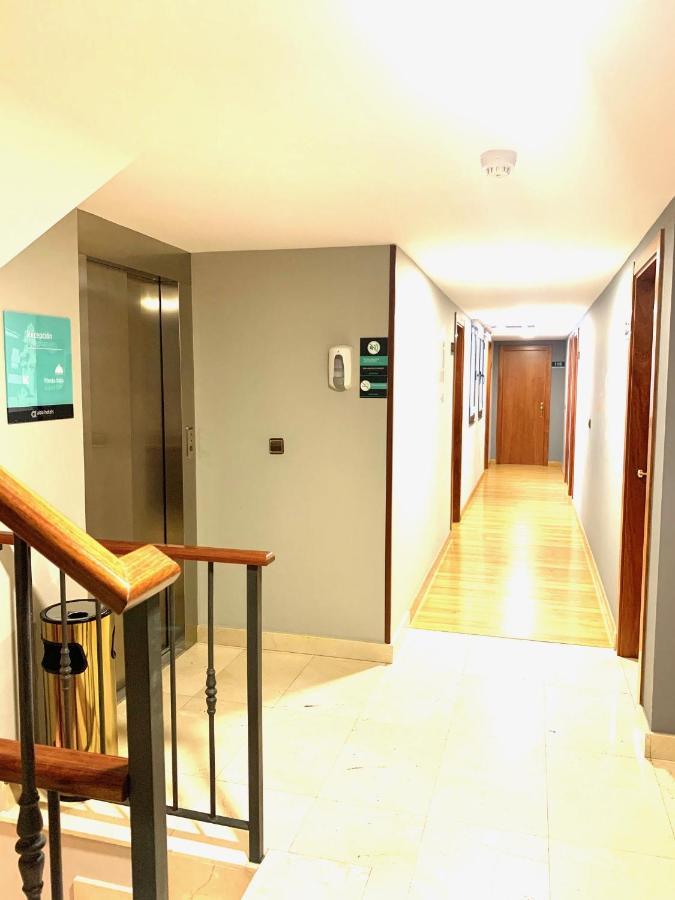 Hotel Los Templarios Ponferrada Bagian luar foto