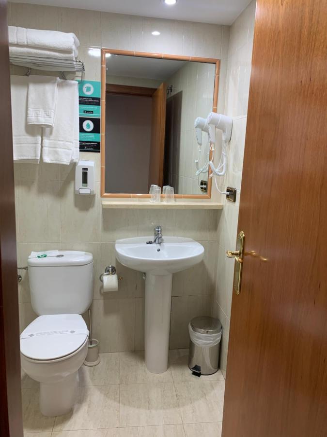 Hotel Los Templarios Ponferrada Bagian luar foto