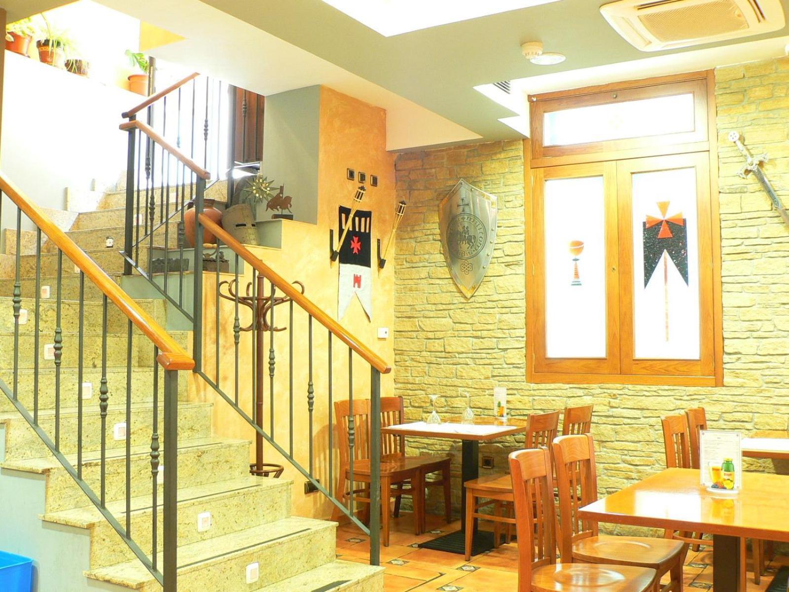 Hotel Los Templarios Ponferrada Bagian luar foto