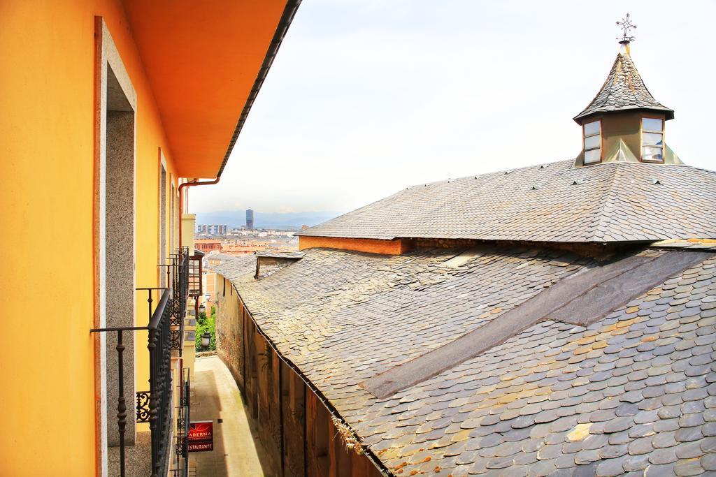 Hotel Los Templarios Ponferrada Bagian luar foto