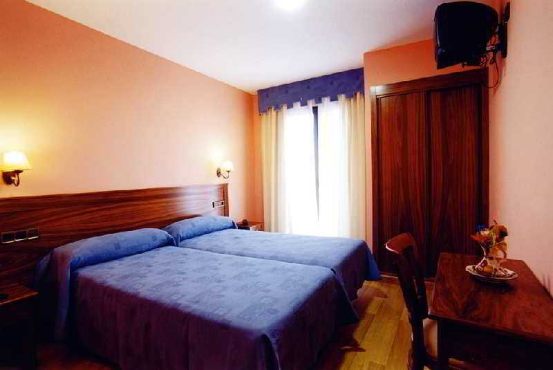 Hotel Los Templarios Ponferrada Bagian luar foto